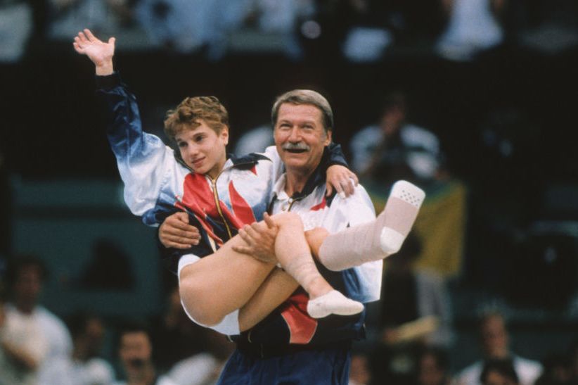 kerri strug being carried in the 1996 olympics   women's gymnastics team competition