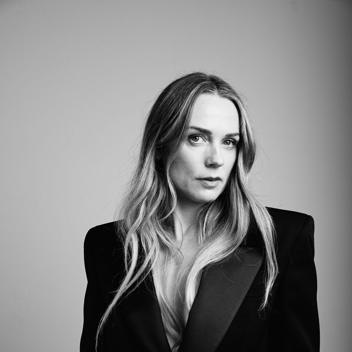 Getting Ready for Louis Vuitton with Oscar Nominee Kerry Condon – WWD