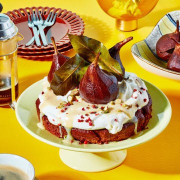 poire belle hélène revisitée chococake met koffieperen en witte choco misosaus