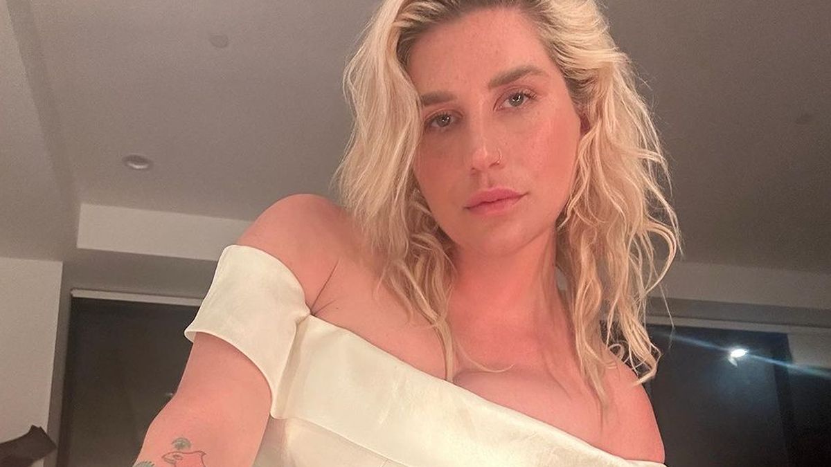 preview for Kesha Roasts Your Dating Profiles After Getting Dumped