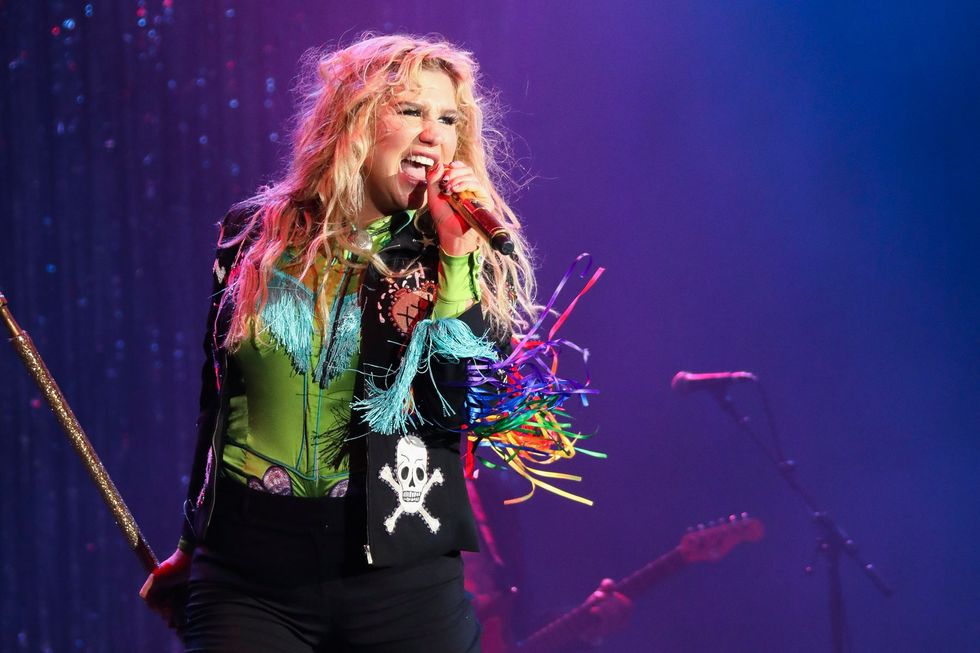 kesha performs