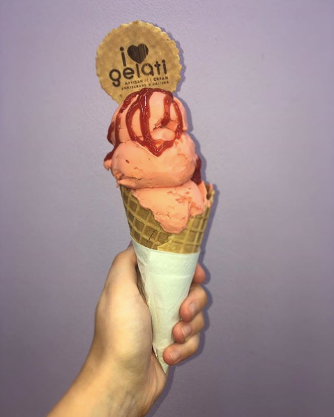 Ice cream cone, Finger, Thumb, Ice cream, Hand, Sorbetes, Soft Serve Ice Creams, Frozen dessert, Dairy, Dondurma, 