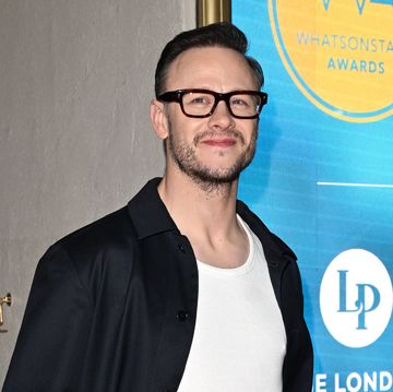 kevin clifton wears high heels at the whatsonstage awards
