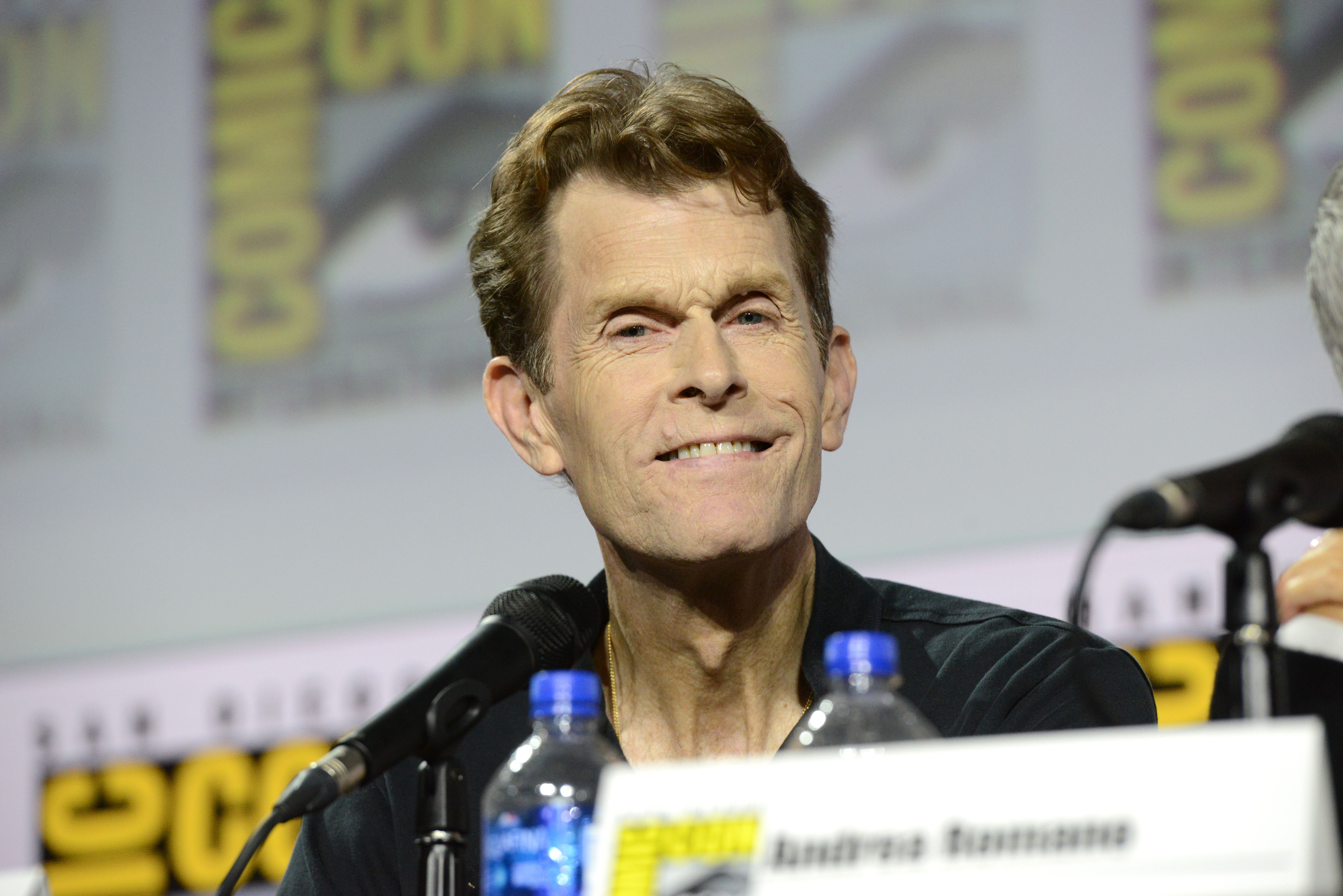 Batman Actor Kevin Conroy On Supergirl & Batwoman 'Crisis' Scene - Heroic  Hollywood