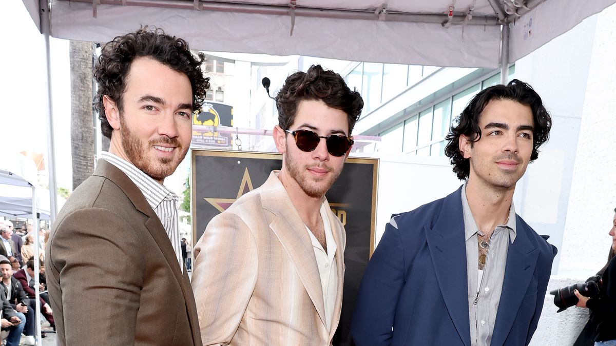 preview for The Jonas Brothers Sing Shawn Mendes, Camp Rock, and *NSYNC in a Game of Song Association | ELLE