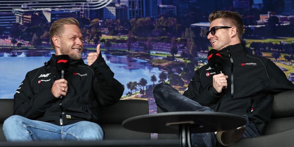 Kevin Magnussen y Nico Hülkenberg - GP Australia F1 2023 kevin magnussen y nico hülkenberg bromean juntos durante el gp de australia de f1 en 2023