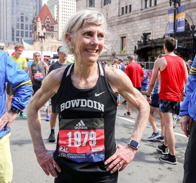 Jean Benoit Samuelson feliz tras completar la Maratón de Boston 2019