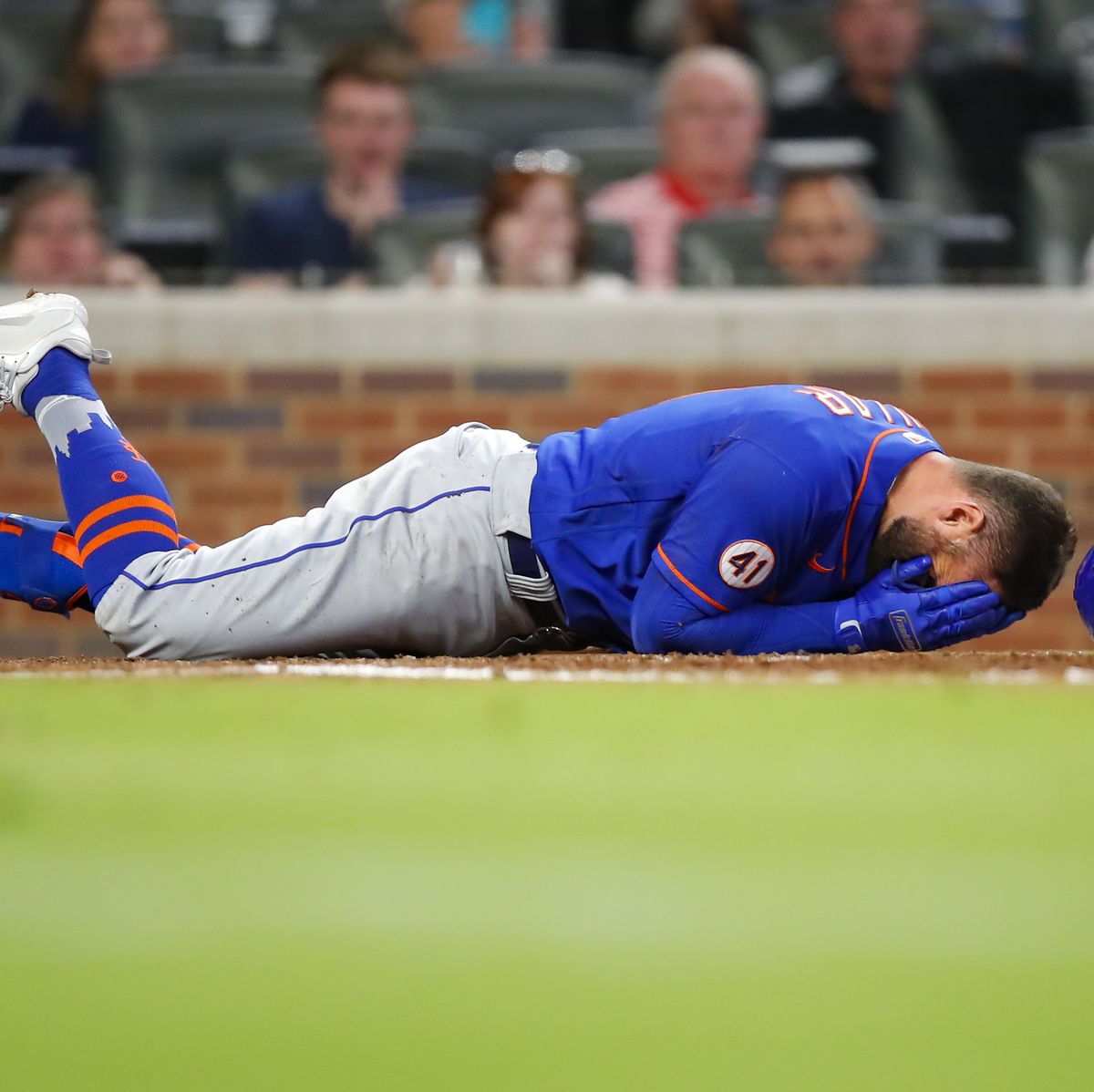New York Mets' Kevin Pillar bloodied by fastball to face as injury troubles  grow - ABC7 New York