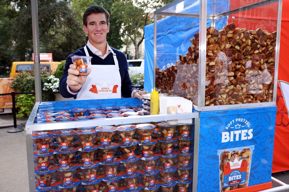 eli manning football tailgate