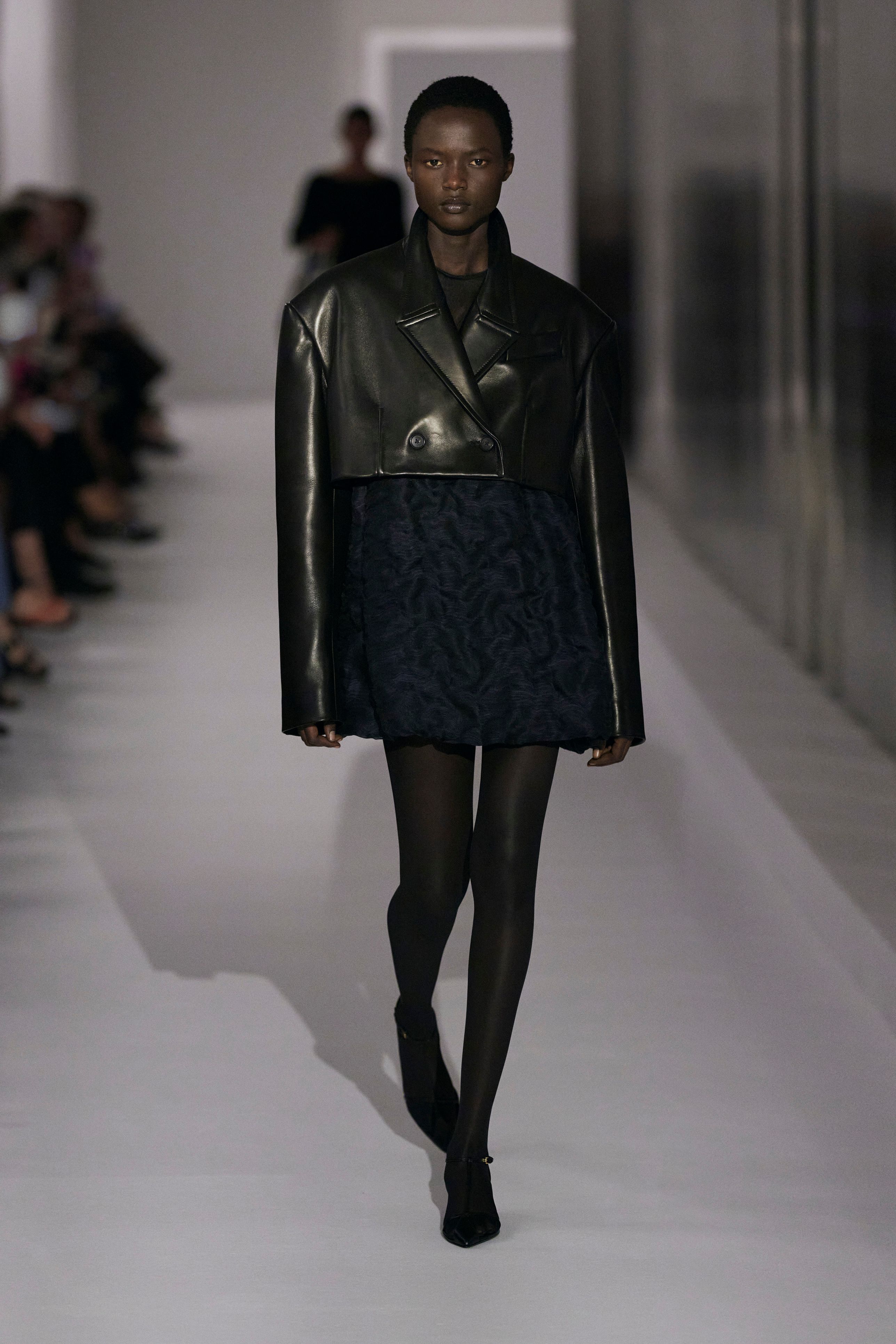 ケイト(KHAITE)」2025春夏コレクション | ファッション | ELLE ケイト(KHAITE)」2025春夏コレクション | ファッション | ELLE