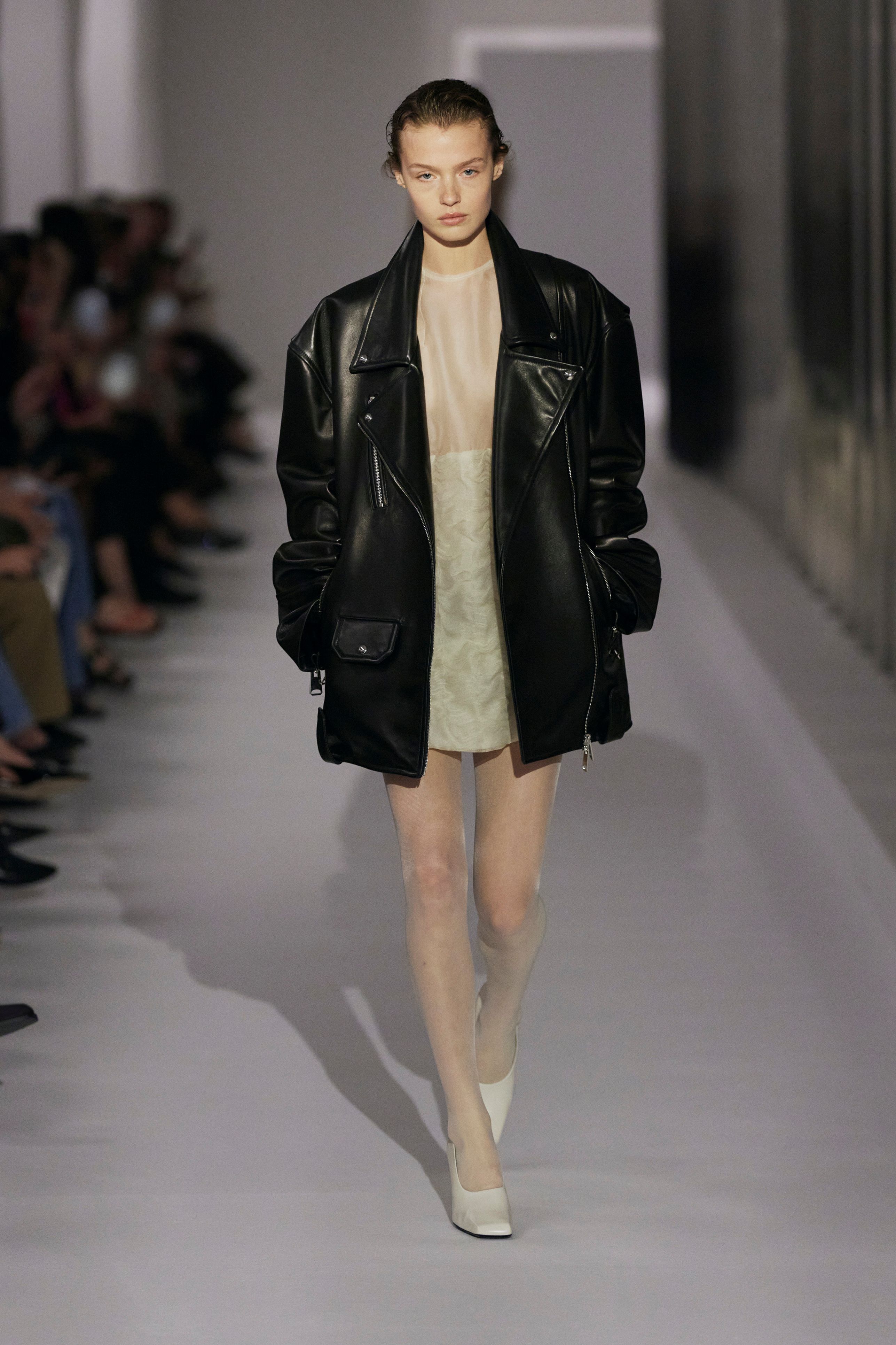 ケイト（KHAITE）」2025春夏コレクション | ファッション | ELLE