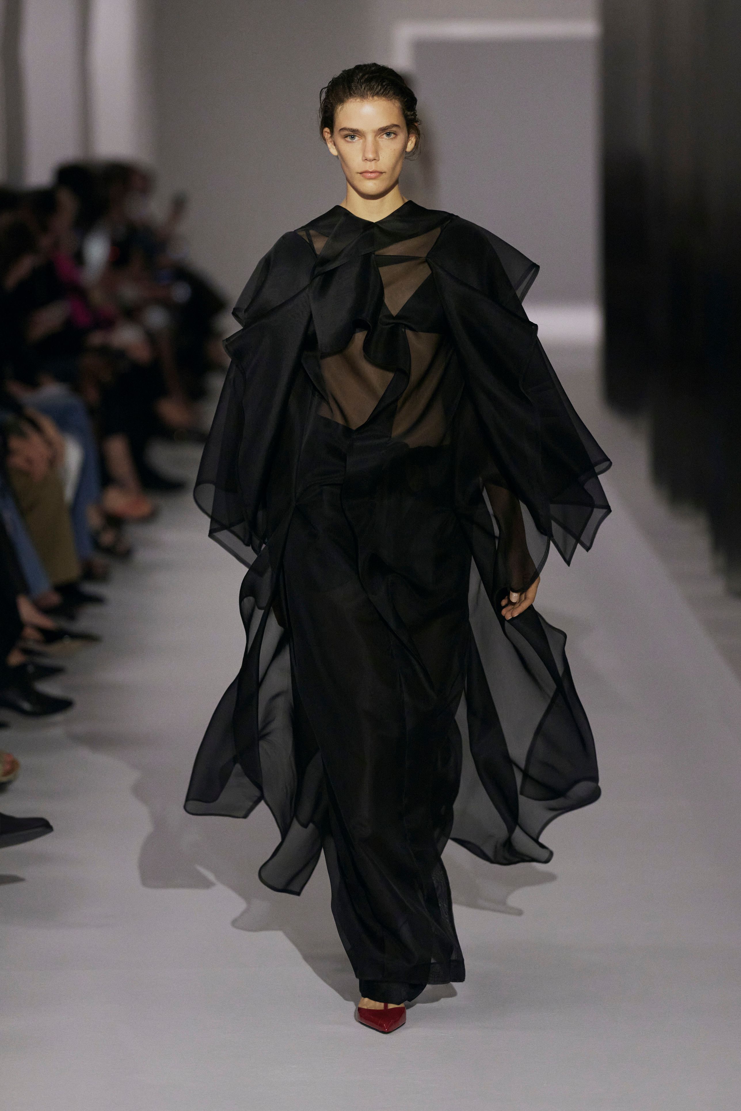 ケイト(KHAITE)」2025春夏コレクション | ファッション | ELLE ケイト(KHAITE)」2025春夏コレクション | ファッション | ELLE