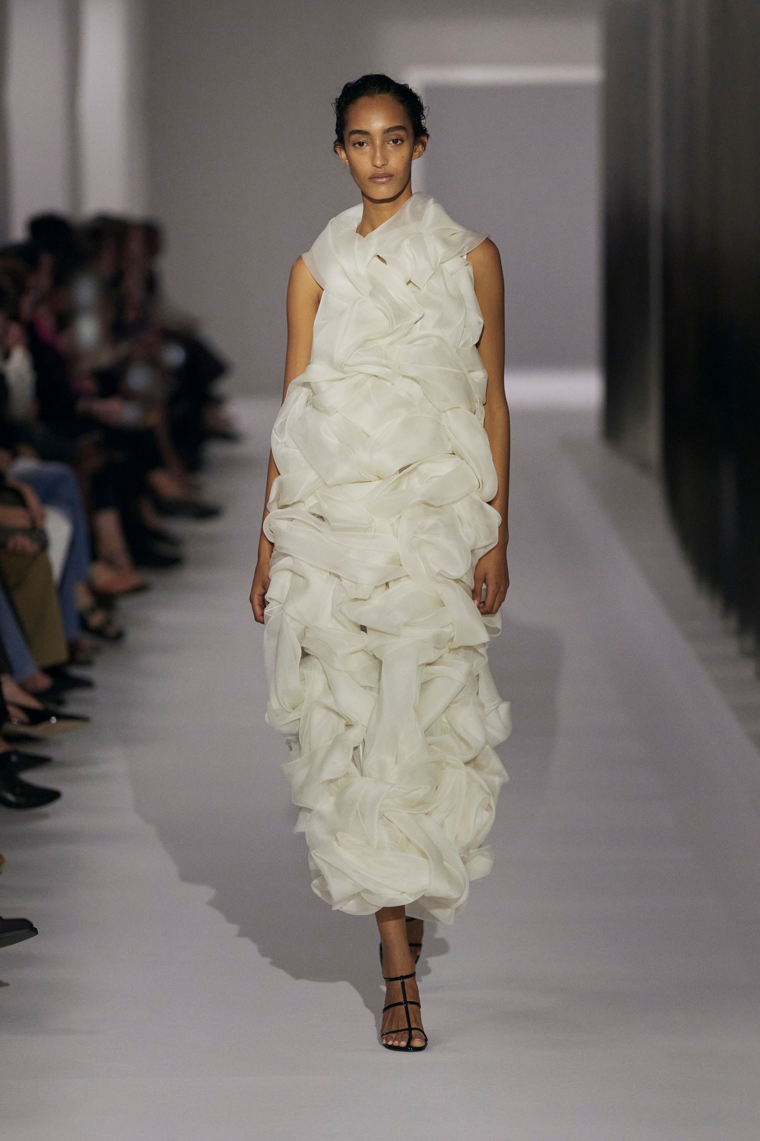 ケイト（KHAITE）」2025春夏コレクション | ファッション | ELLE