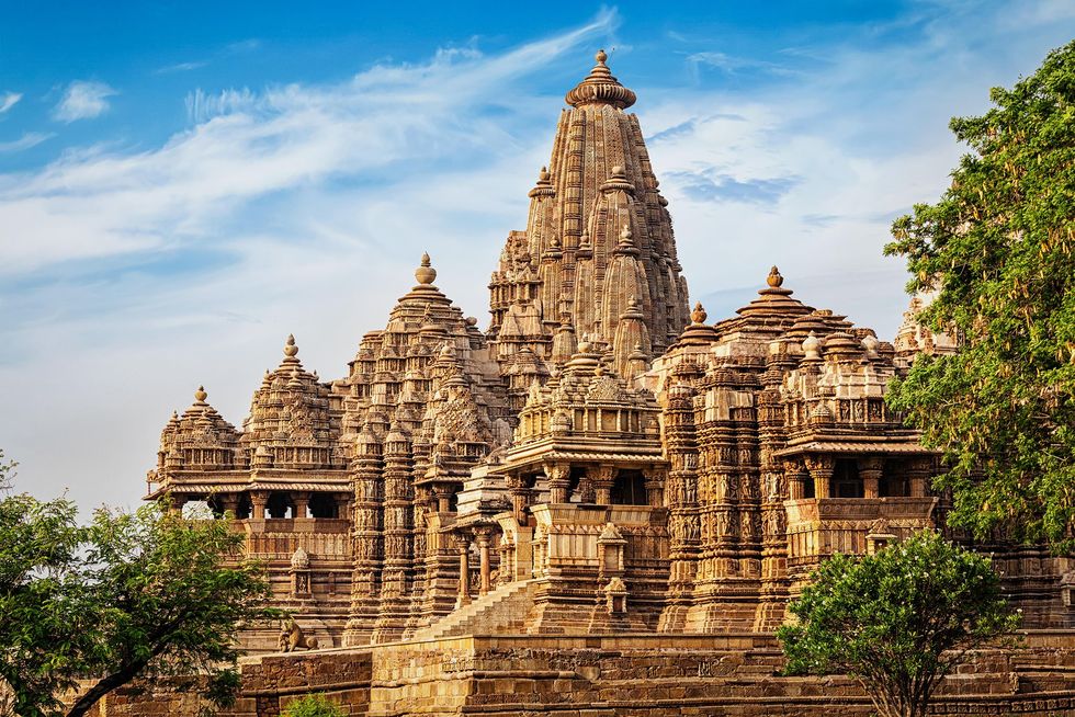 De middeleeuwse tempels in Khajuraho die op de Werelderfgoedlijst van UNESCO staan zijn een perfecte combinatie van architectuur en beeldhouwkunst