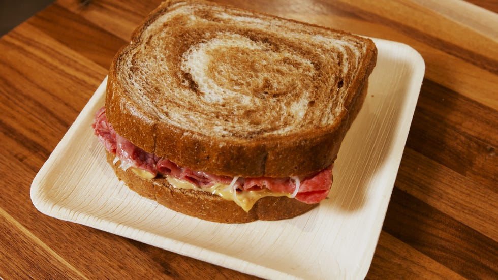 Dish, Food, Cuisine, Ingredient, Baked goods, Bacon sandwich, Sandwich, Sliced bread, Bologna sandwich, Produce, 