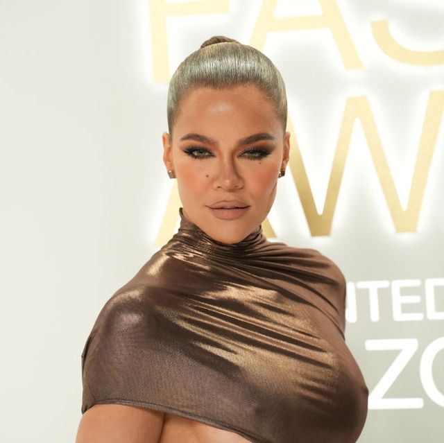 khloe kardashian attends 2022 cfda fashion awards on november 7, 2022 wearing a gold dress
