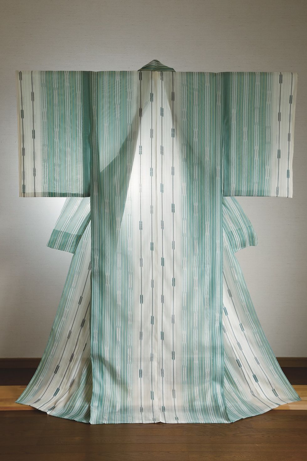 「翡翠の風」第46回日本伝統工芸染織展文化庁長官賞受賞作品