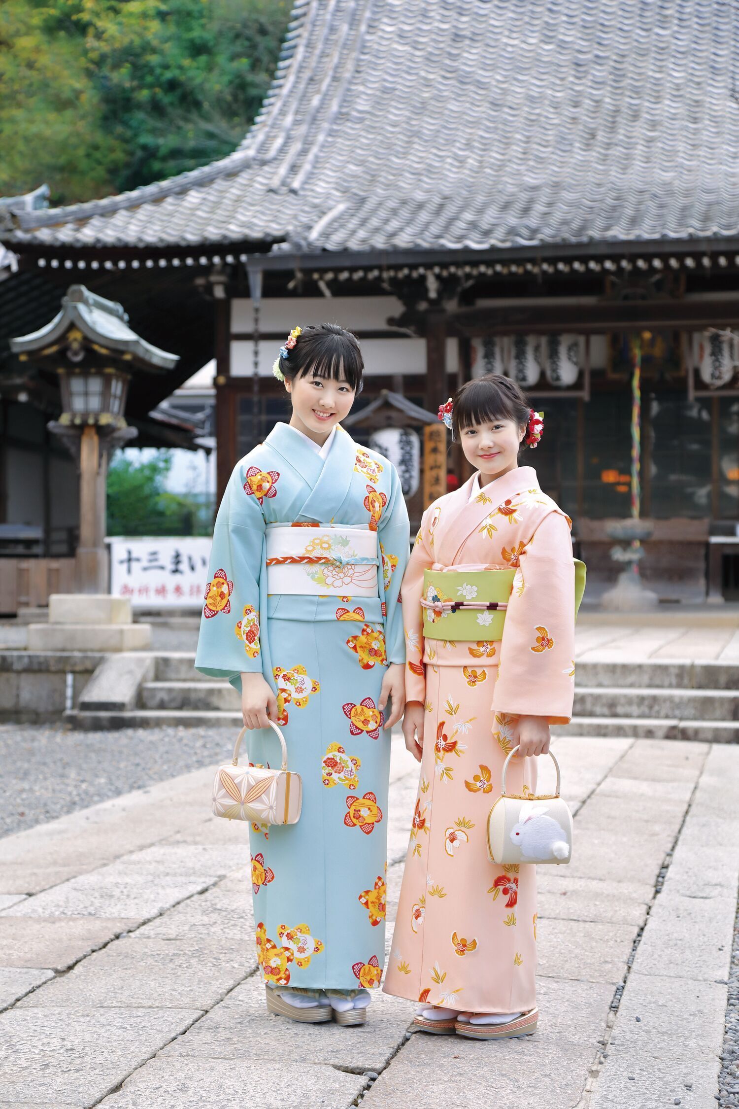 本田望結さんと紗来さんが法輪寺へ―「十三参り」とティーンの着物スタイル
