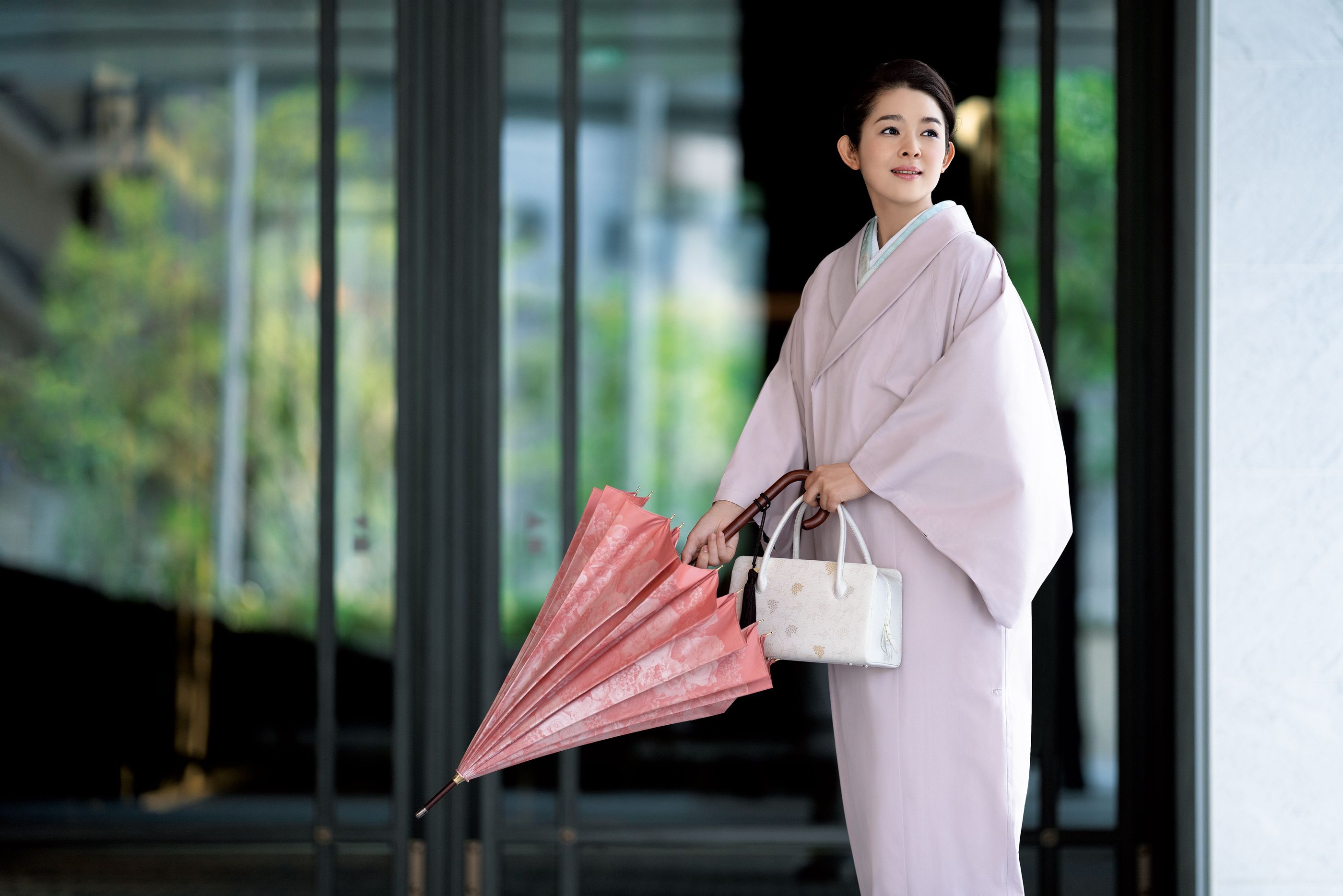 お着物、お仕立て込み、家紋美しいキモノ掲載ブランド色無地 美しいキモノ 2019年春号発売いたします！】