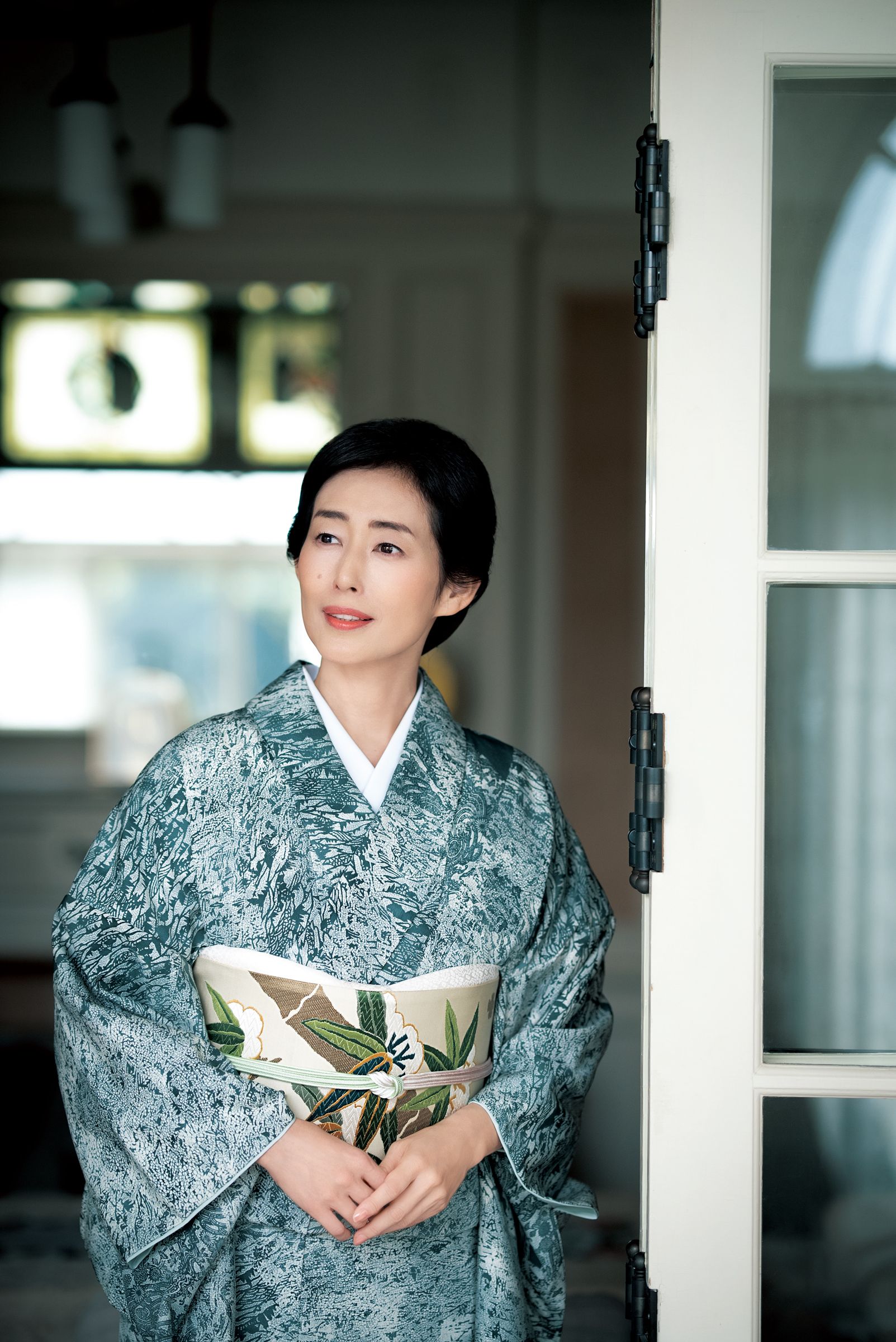木村多江さんが着こなす“通好み”の着物。「糊」がもたらす豊かな染色の世界