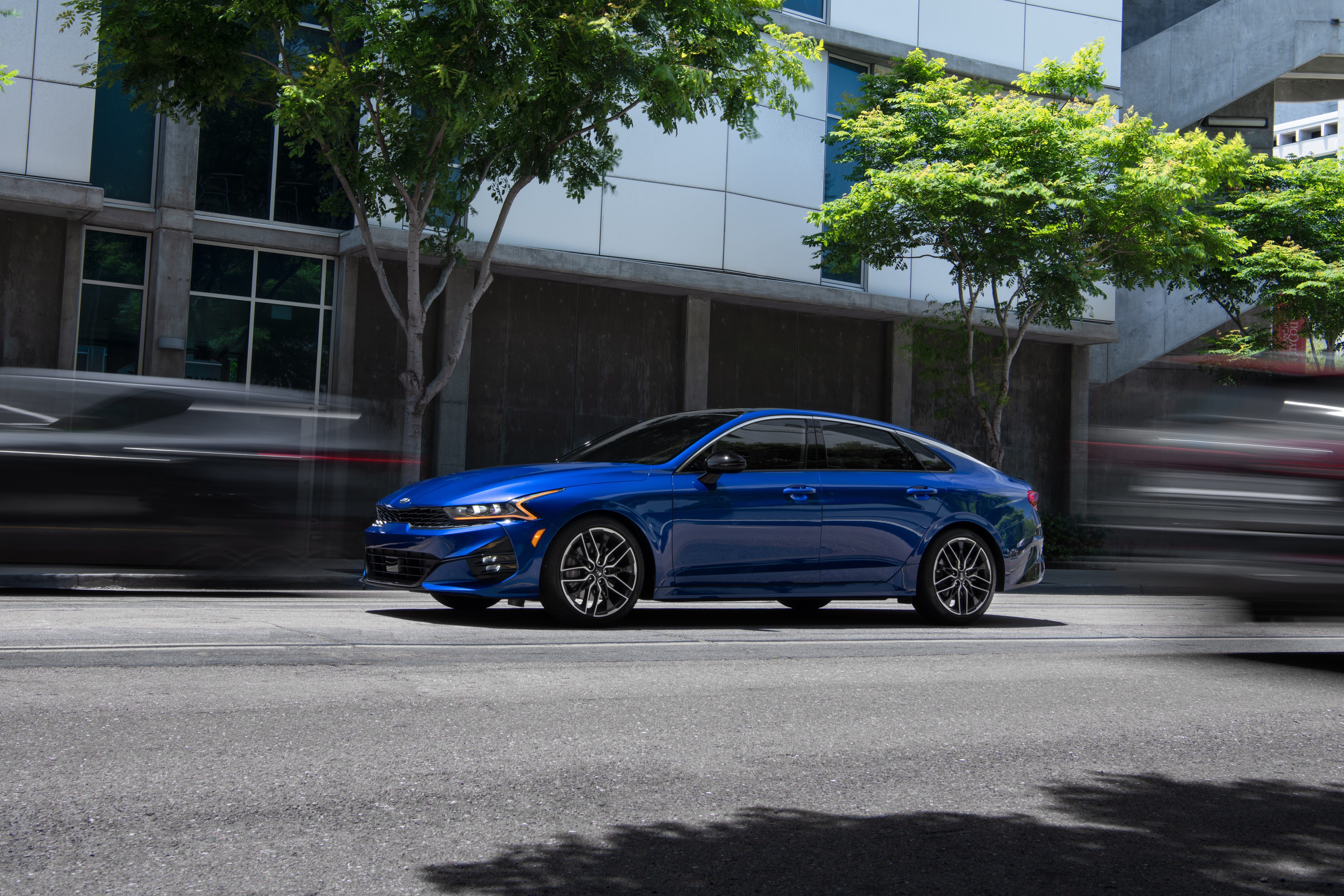 The 2021 Kia K5 Midsize Sedan Looks Luxurious—and Familiar