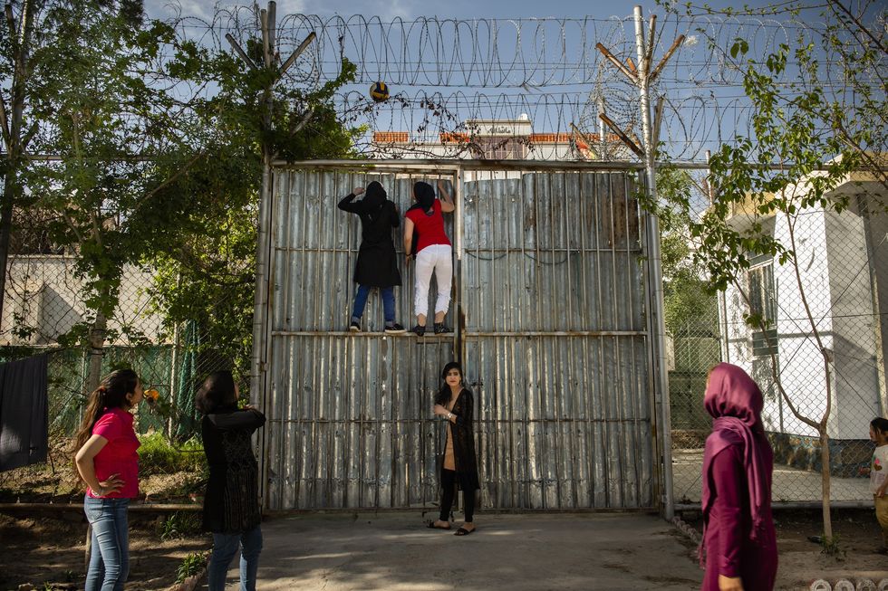 kiana hayeri, herat afghanistan, prigioni femminili, where prison is a kind of freedom, ﻿casa di rigoletto, biennale della fotografia femminile, pallone,
