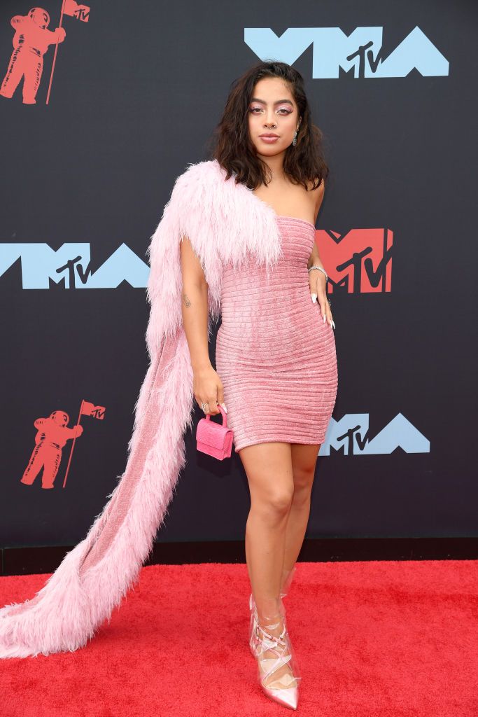 All MTV VMAs Carpet Celebrity Dresses Looks