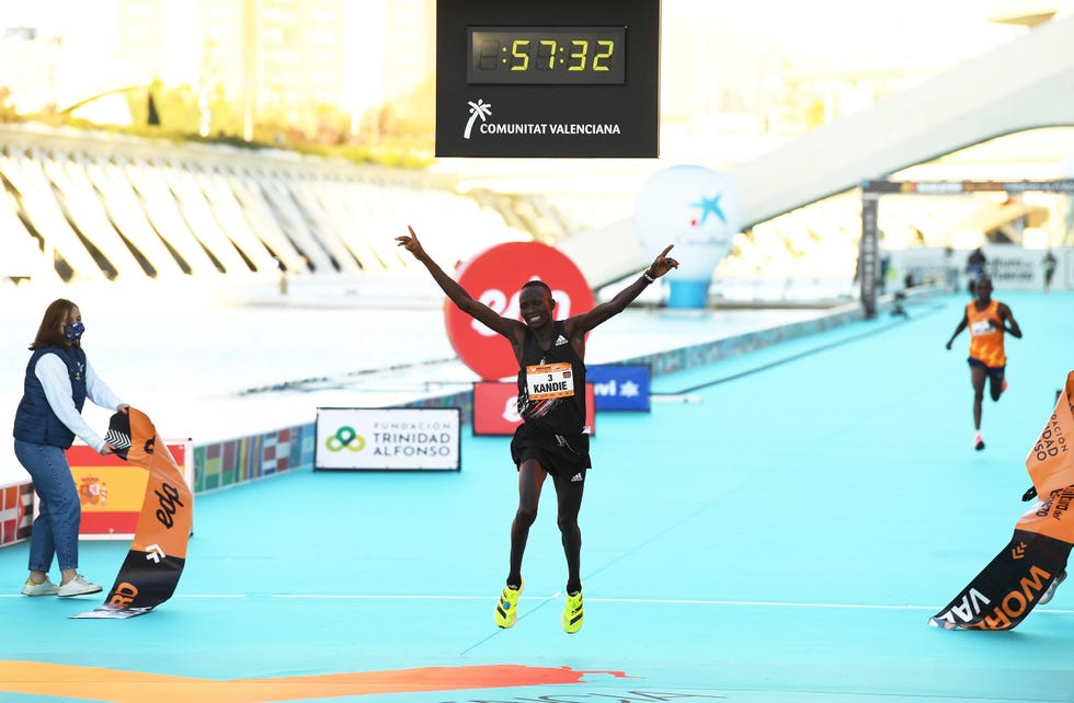 kibiwott kandie gana el medio maraton de valencia