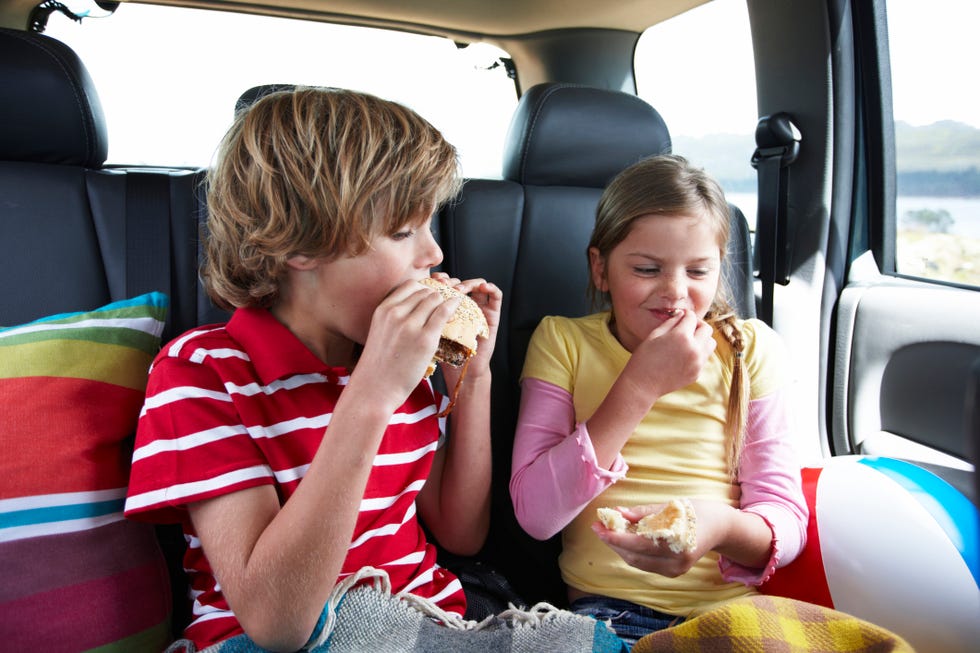 kids eating fast food
