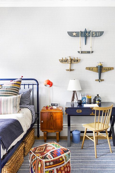 young boys bedroom with plane decor