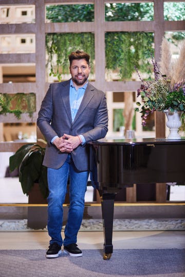 kike quintana, sobrino de ana rosa quintana, posa para su entrevista con la revista diez minutos