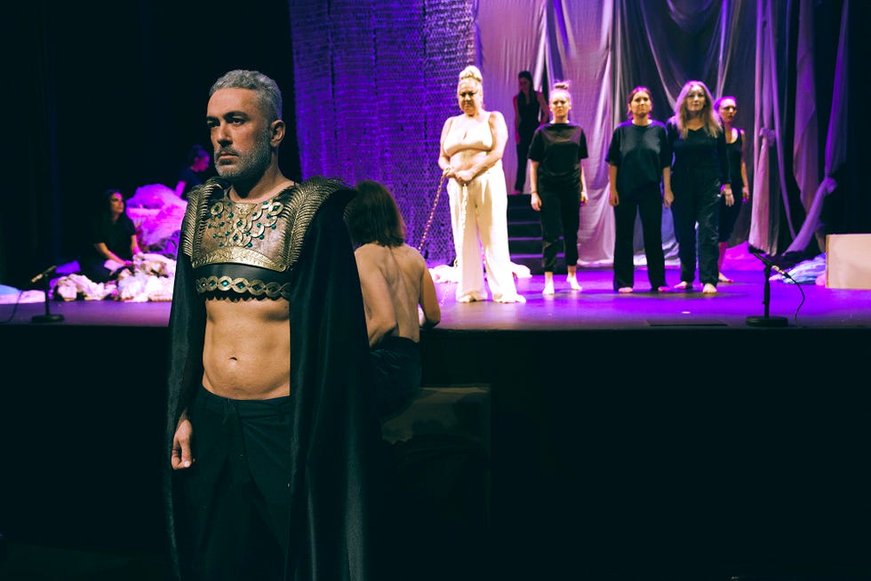 kiko hernández, entrevista exclusiva para diez minutos, habla sobre su obra de teatro, las troyanas