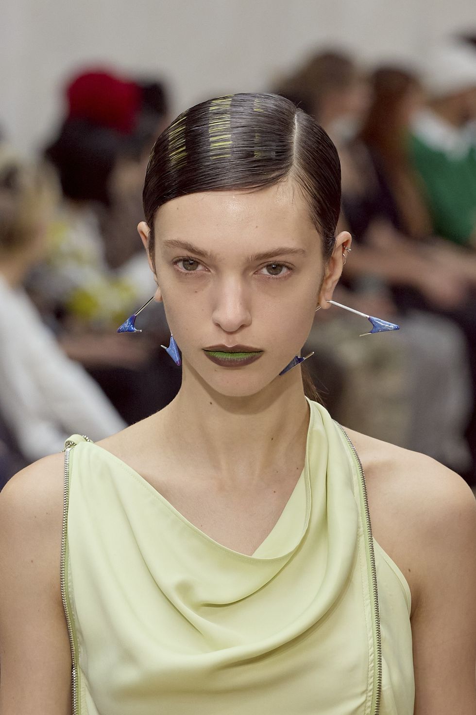 tendencias de belleza en pfw labios verde oliva