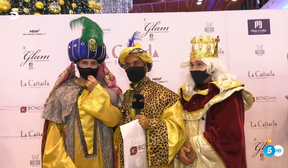 kiko rivera, luis rollán y omar montes vestidos de paje real