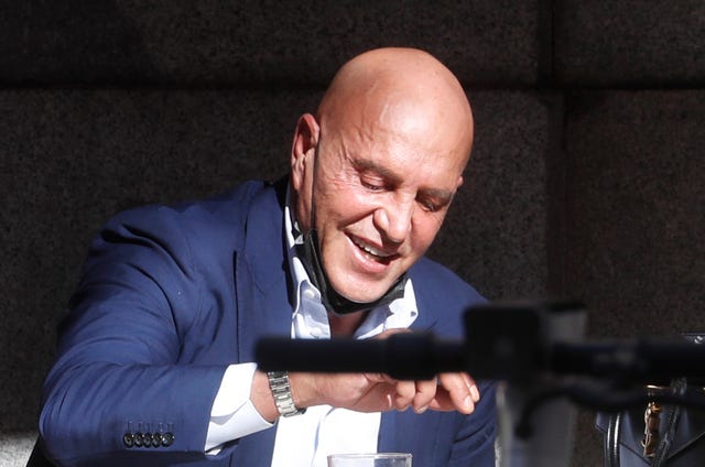 kiko matamoros sonriente en una terraza de madrid