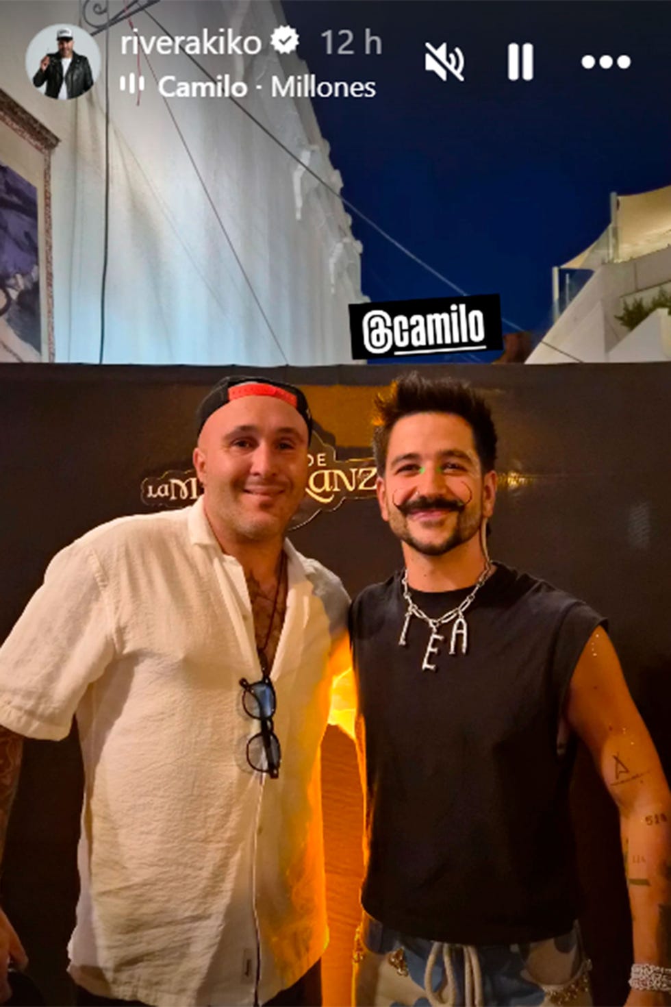 kiko rivera en un concierto con sus hijas