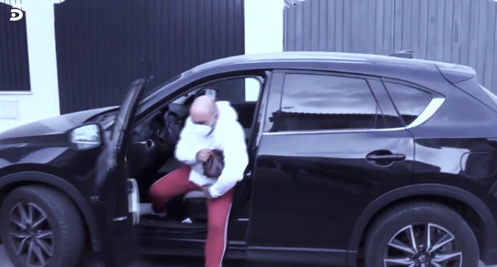 kiko rivera saliendo del coche