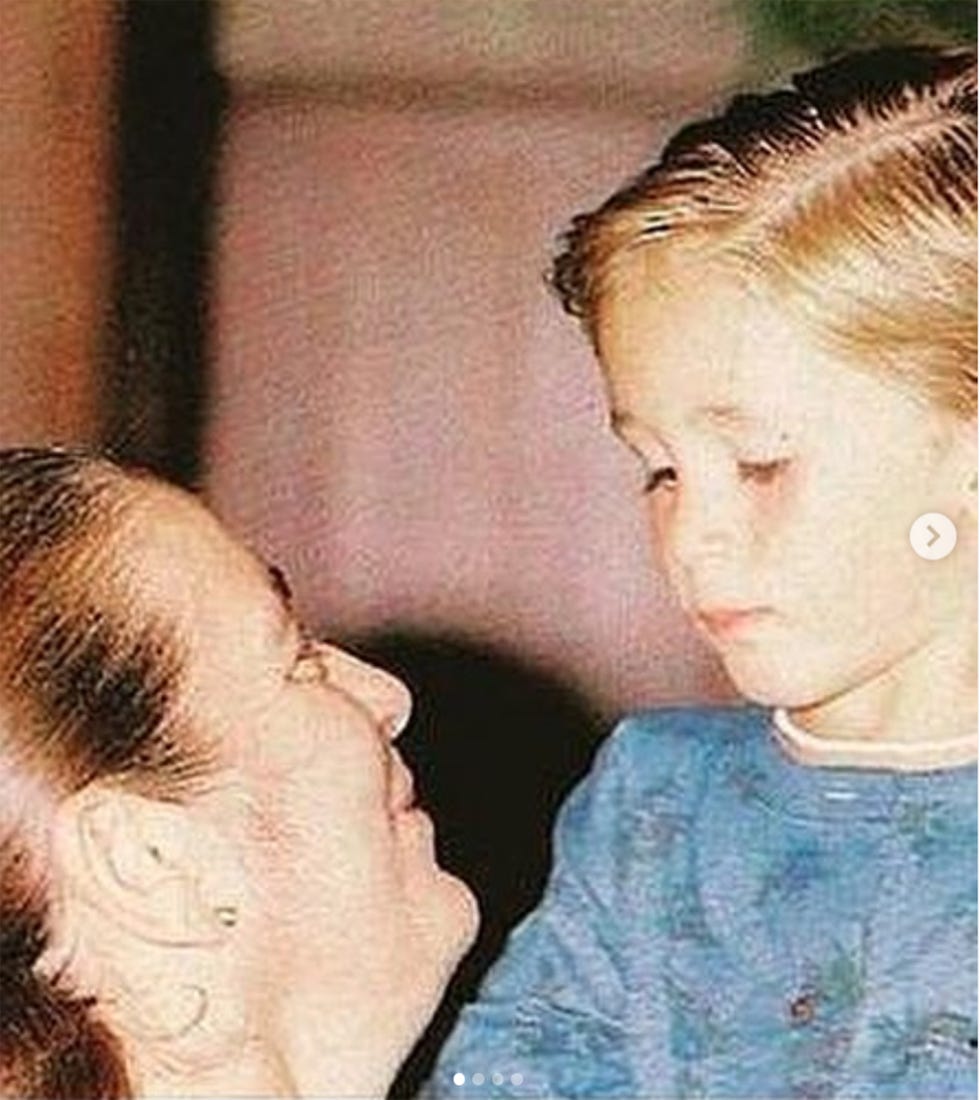kiko rivera aparece de niño en una foto muy tierna con su abuela doña ana que ha fallecido a los 90 años de edad