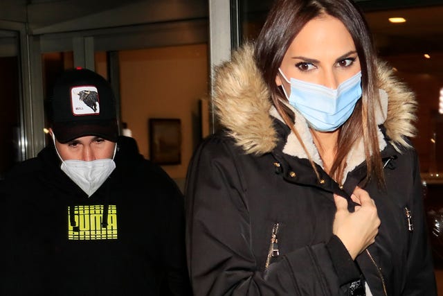 kiko rivera e irene rosales paseando, cabizbajos
