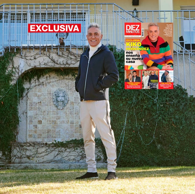 el colaborador de sálvame posa en exclusiva para diez minutos en el impresionante chalet que comparte con sus hijas