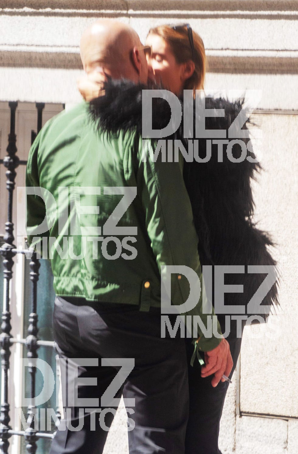 Kiko Matamoros tiene nueva novia, la modelo Marta López. La pareja compartió besos y arrumacos en las calles de Madrid.