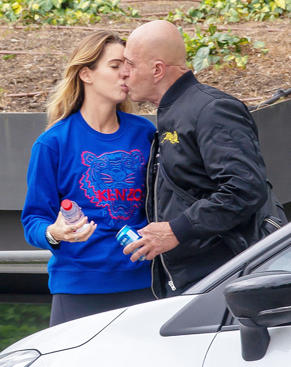kiko matamoros se come a besos a su novia, marta lopez