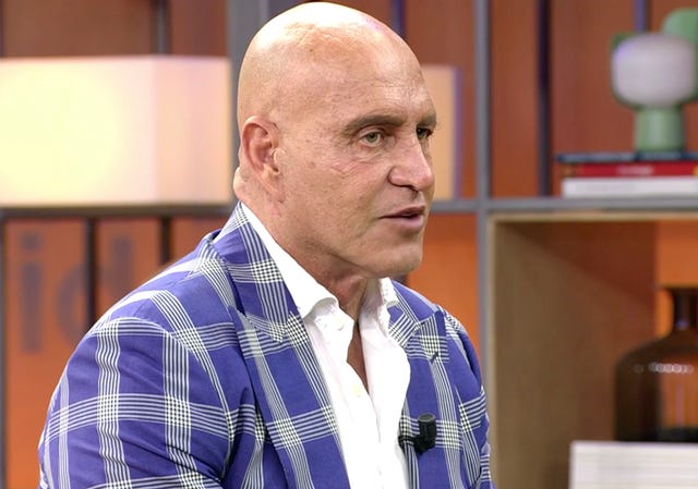 el colaborador de 'viva la vida' en el plató de telecinco