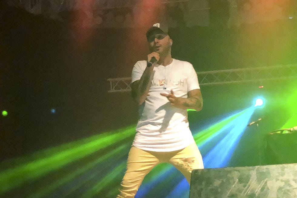 Kiko Rivera cantando