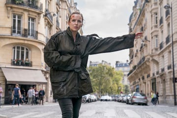 Street fashion, Fashion, Standing, Architecture, Trench coat, Pedestrian, City, Street, Outerwear, Photography, 