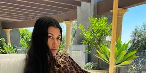 kim kardashian calls out kourtney kardashian for being rude to staff