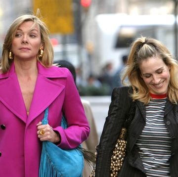 kim cattrall and sarah jessica parker on location for "sex and the city"