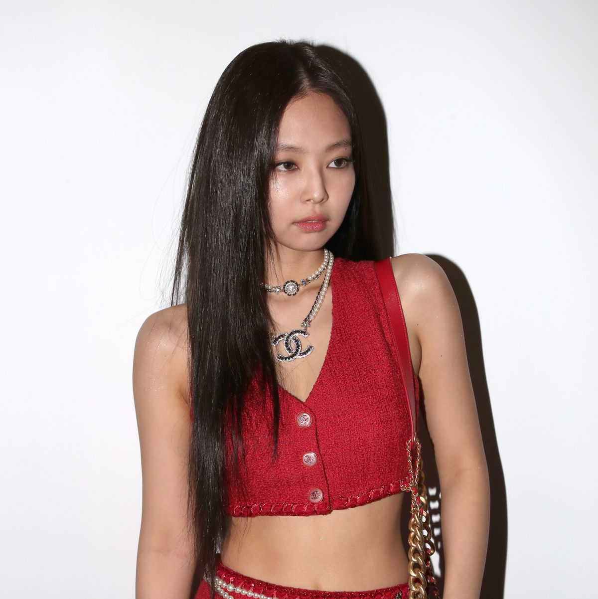 BLACKPINK's Jennie Always Gives A Luxurious Touch To Trendy CHANEL Crop Tops—Here's  Proof - Koreaboo