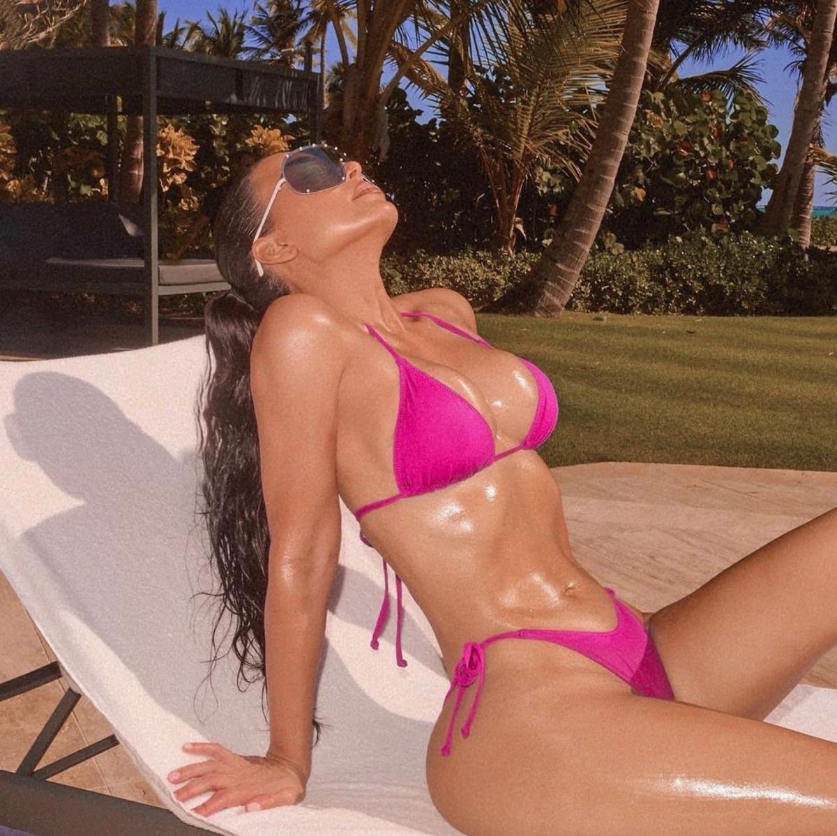 Kim Kardashian se pone su bikini más minúsculo