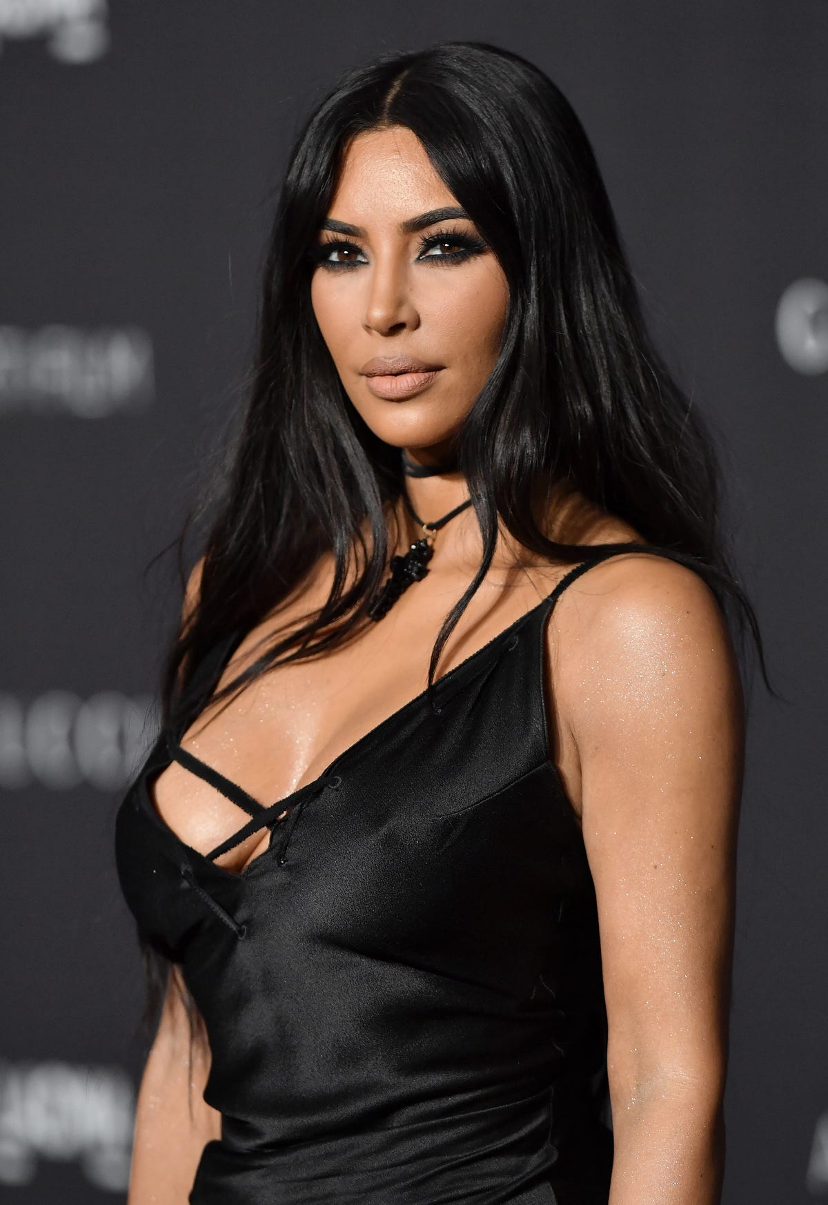 Kim Kardashian Got '90s-inspired, Chunky Brown Highlights